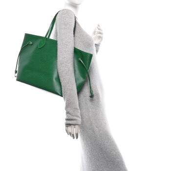 LOUIS VUITTON Epi Neverfull MM Borneo Green