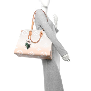 LOUIS VUITTON Monogram Giant By The Pool Onthego GM Brume