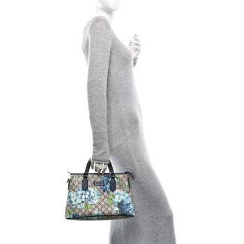 GUCCI GG Supreme Monogram Blooms Small Zippered Tote Blue