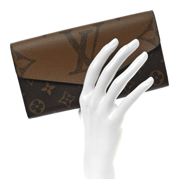 LOUIS VUITTON Reverse Monogram Giant Sarah Wallet