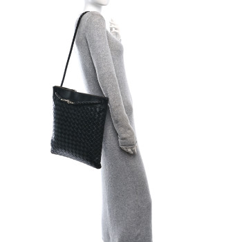 BOTTEGA VENETA Nappa Intrecciato Andiamo Flat Messenger Black