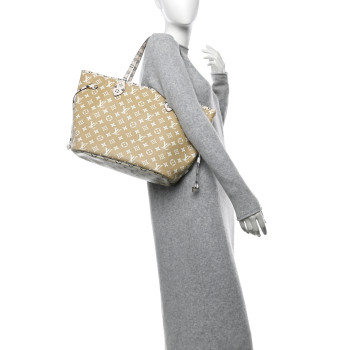 LOUIS VUITTON Monogram Giant Neverfull MM Kaki