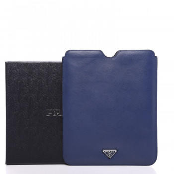 プラダ　タブレットケース PRADA Saffiano iPad Sleeve Case Cobalto 582166 | FASHIONPHILE