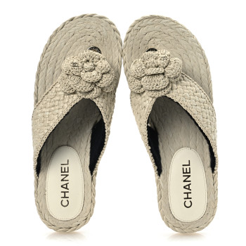 CHANEL Raffia Camellia Flower Thong Sandals 38.5 Ivory