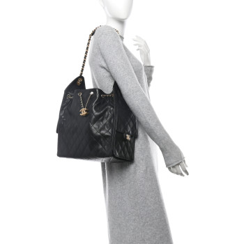 CHANEL Caviar Quilted Medium Chanel 25 Handbag Black