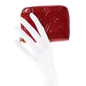 LOUIS VUITTON Vernis Zippy Coin Purse Pomme D'Amour