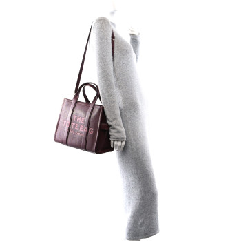 MARC JACOBS Grained Calfskin Medium The Tote Bag Chianti