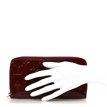 LOUIS VUITTON Vernis Zippy Wallet Amarante