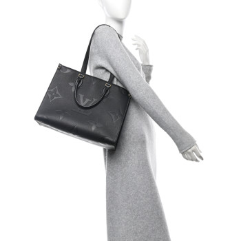 LOUIS VUITTON Empreinte Monogram Giant Onthego MM Black