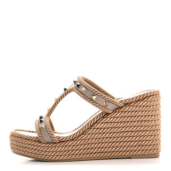 VALENTINO GARAVANI Calfskin Rockstud Ankle Strap Torchon Espadrille Caged 25/95mm Wedge Sandals 39 Poudre