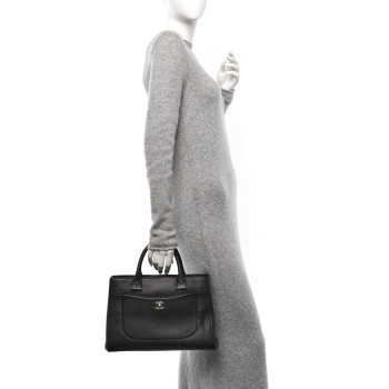 CHANEL Grained Calfskin Medium Neo Executive Shopper Tote Black