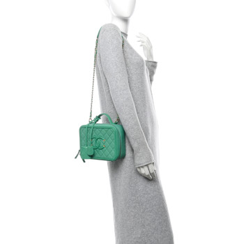 CHANEL Caviar Quilted Medium CC Filigree Vanity Case Green CHANEL Caviar Quilted Medium CC Filigree Vanity Case Green