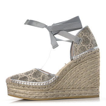GUCCI Lame GG Monogram Ankle Wrap Platform Espadrille Wedges 39 Silver Beige Light Grey
