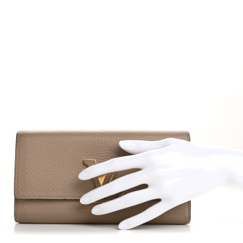 LOUIS VUITTON Taurillon Capucines Wallet Galet