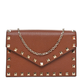 VALENTINO GARAVANI Pebbled Calfskin Rockstud Envelope Wallet on Chain Bright Cognac