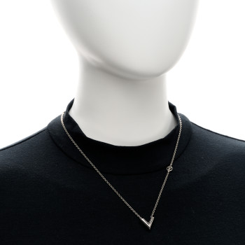 LOUIS VUITTON Metal Essential V Supple Necklace Silver