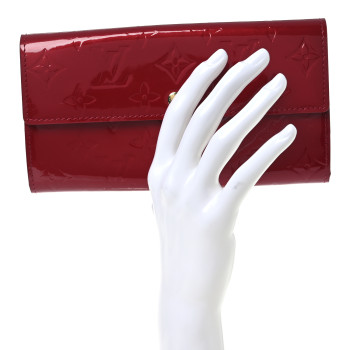 LOUIS VUITTON Vernis Sarah Wallet Pomme D'Amour