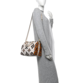 LOUIS VUITTON Monogram Giant Wild At Heart Speedy Bandouliere 25 Creme