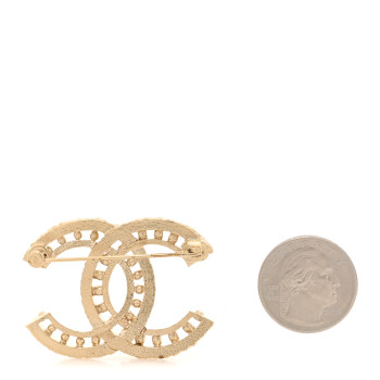 CHANEL Metal Crystal CC Brooch Gold