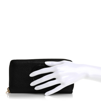 GUCCI Pebbled Calfskin Soho Zip Around Wallet Black