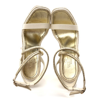 VALENTINO GARAVANI Grained Calfskin Roman Stud Espadrille Wedge Ankle Wrap Sandals 37 White