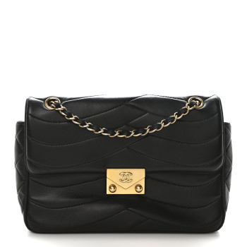 CHANEL Lambskin Scallop Quilted Medium Pagoda Flap Black