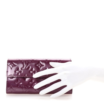 LOUIS VUITTON Vernis Sarah Wallet Violet LOUIS VUITTON Vernis Sarah Wallet Violet