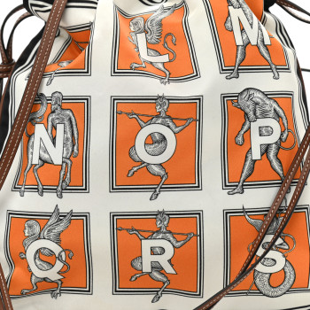【BURBERRY】LS DRAWSTRING POUCH REV NYN◆8111316117221 BURBERRY Satin Mythical Alphabet Drawstring Pouch Orange