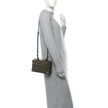 BOTTEGA VENETA Calfskin Intrecciato Bang Bang Vanity Case Kaki BOTTEGA VENETA Calfskin Intrecciato Bang Bang Vanity Case Kaki
