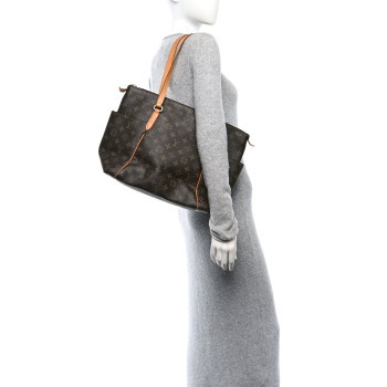 LOUIS VUITTON Monogram Totally MM
