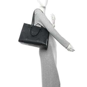 LOUIS VUITTON Empreinte Monogram Giant Onthego MM Black