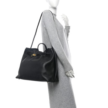 BOTTEGA VENETA Silky Calfskin Large Andiamo Shoulder Bag Black