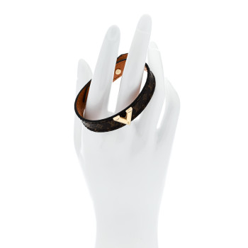 LOUIS VUITTON Monogram Essential V Bracelet 17