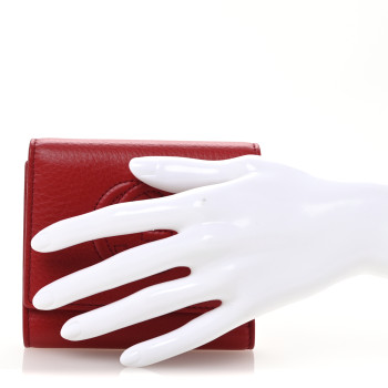 GUCCI Pebbled Calfskin Soho Compact Flap Wallet Red