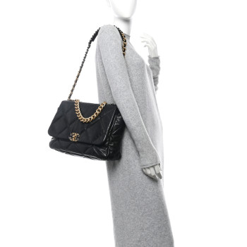 CHANEL Goatskin Quilted Maxi Chanel 19 Flap Black