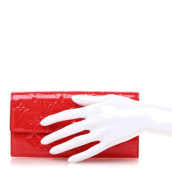 LOUIS VUITTON Vernis Sarah Wallet Rouge Grenadine
