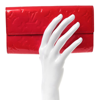 LOUIS VUITTON Vernis Sarah Wallet Framboise