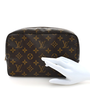 LOUIS VUITTON Monogram Trousse Toilette 23
