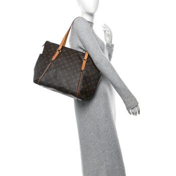 LOUIS VUITTON Monogram Totally MM