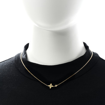 LOUIS VUITTON 18K Yellow Gold Diamond Idylle Blossom Pendant Necklace LOUIS VUITTON 18K Yellow Gold Diamond Idylle Blossom Pendant Necklace