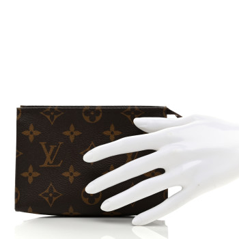 LOUIS VUITTON Monogram Toiletry Pouch 15