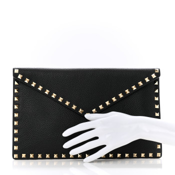 VALENTINO GARAVANI Pebbled Calfskin Large Rockstud Envelope Clutch Black