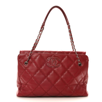 CHANEL Calfskin Double Stitch Large Hamptons Tote Red