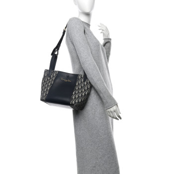 CHRISTIAN DIOR Oblique Calfskin Medium Signature Bucket Bag Blue