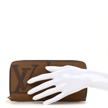 LOUIS VUITTON Reverse Monogram Giant Zippy Wallet