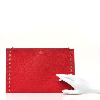 VALENTINO GARAVANI Pebbled Calfskin Large Rockstud Flat Zip Pouch Rouge Pur