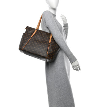 LOUIS VUITTON Monogram Totally MM