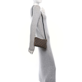 LOUIS VUITTON Reverse Monogram Giant Double Zip Pochette