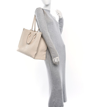 LOUIS VUITTON Empreinte Monogram Giant Onthego GM Creme