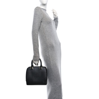 LOUIS VUITTON Epi Pont-Neuf Black